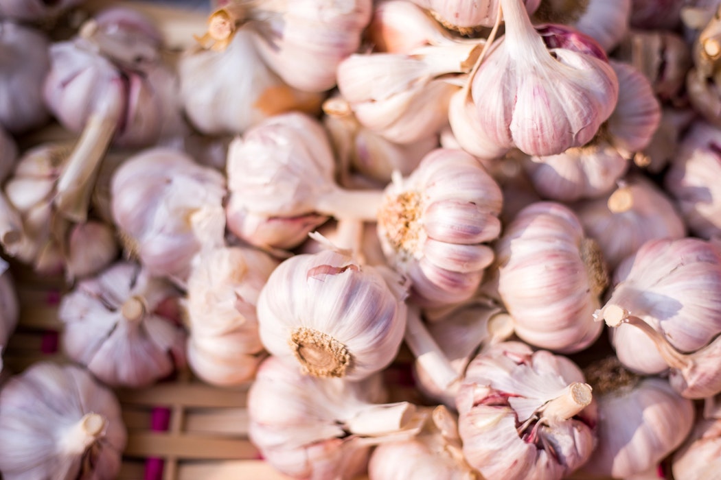 A large pile of garlic.